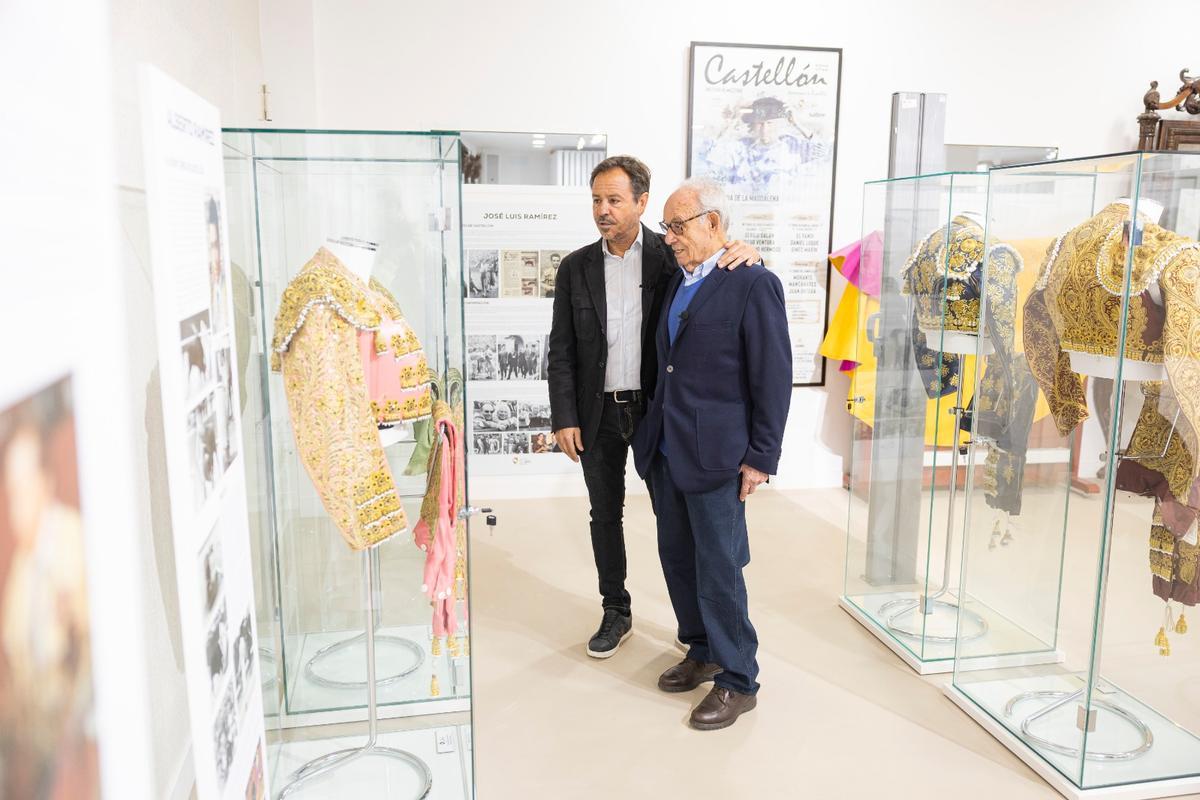 Visita de José Luis y Alberto Ramírez al Museu del Bou de Burriana