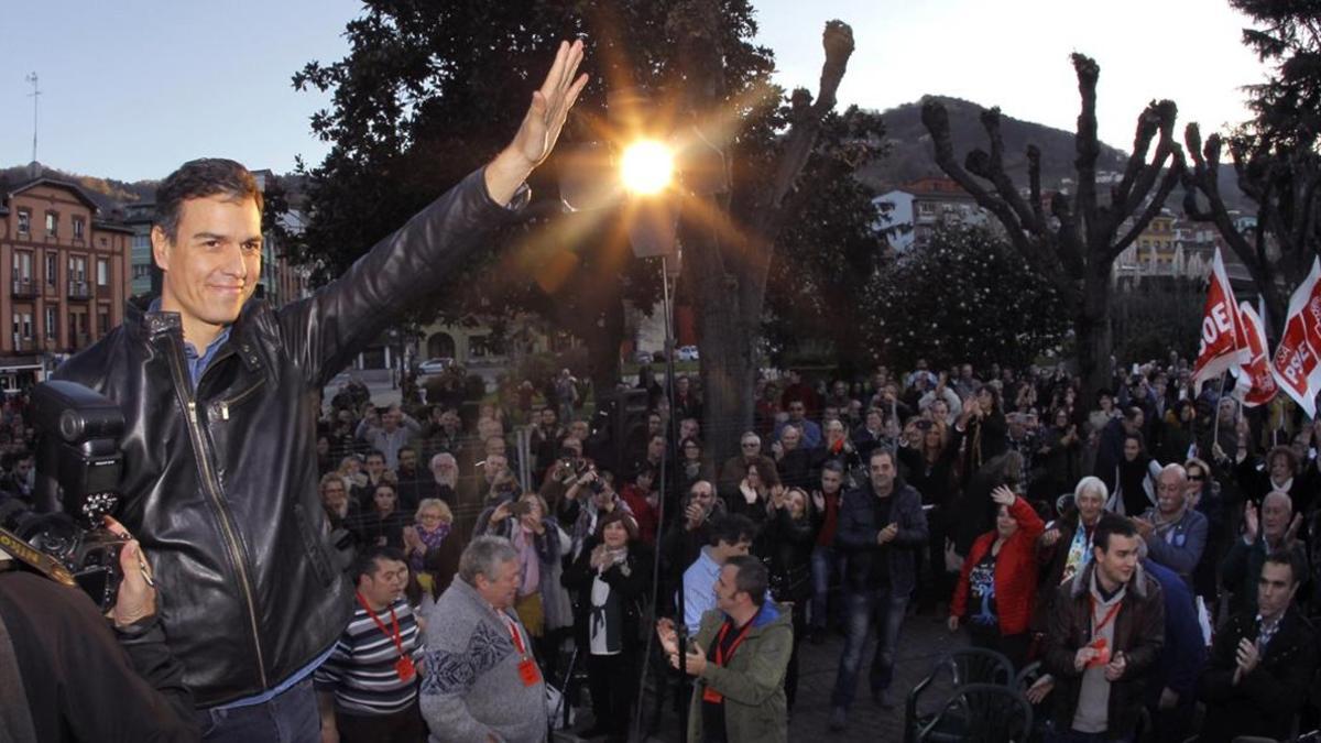 El exlíder del PSOE Pedro Sánchez, en un acto con militantes en Asturias.