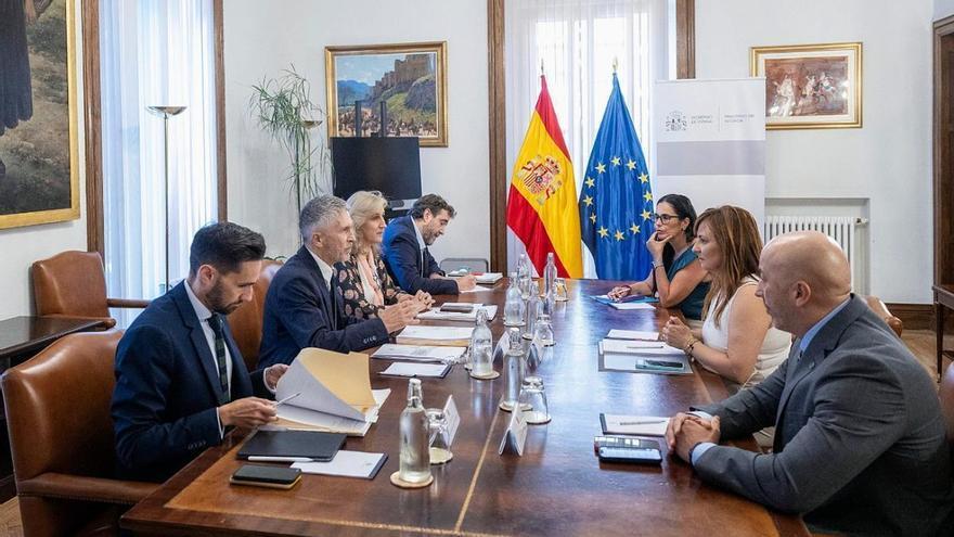 Reunión entre la consejera Nieves Lady Barreto y el ministro Fernando Grande-Marlaska en Madrid