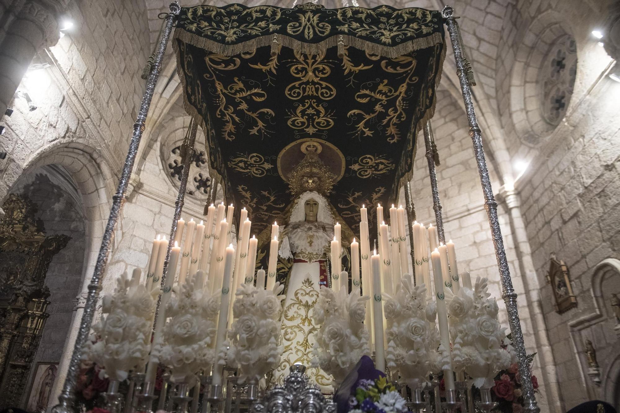 Desconsuelo en la suspensión de la procesión de la Esperanza en Cáceres