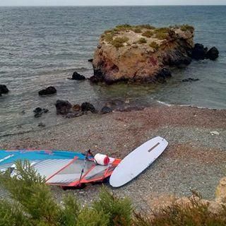 Un británico que da la vuelta a Europa llega a La Marina de València.