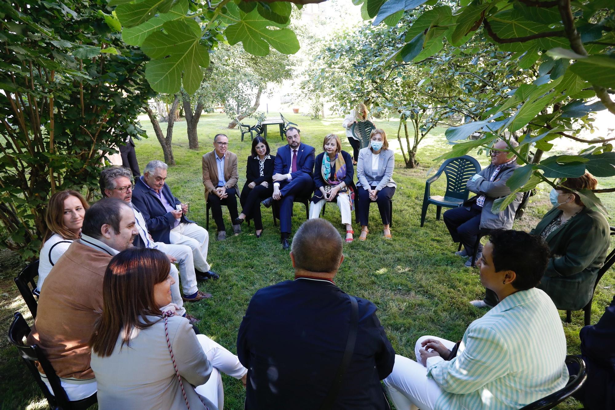 La visita de la ministra de Sanidad, Carolina Darias, a Avilés, en imágenes