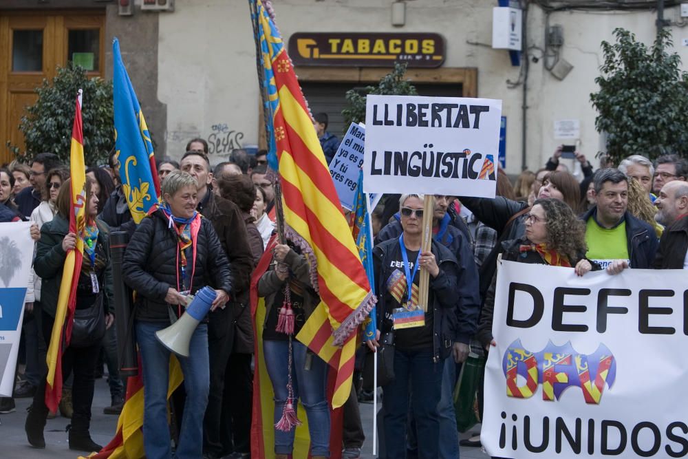 Manifestación en València contra el plurilingüismo