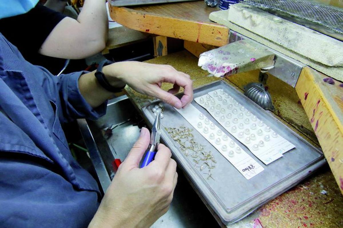 LAS PERLAS Y PIEDRAS SON UNO DE LOS DISTINTIVOS DE LAS JOYAS.