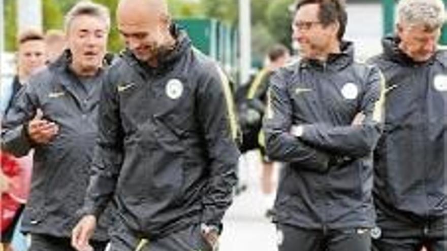 Guardiola i Torrent dirigeixen el primer entrenament amb el City