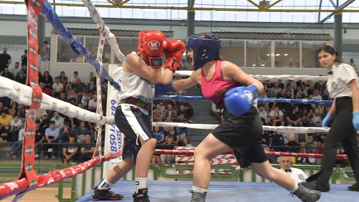 Combate femenino correspondiente al último provincial de boxeo.