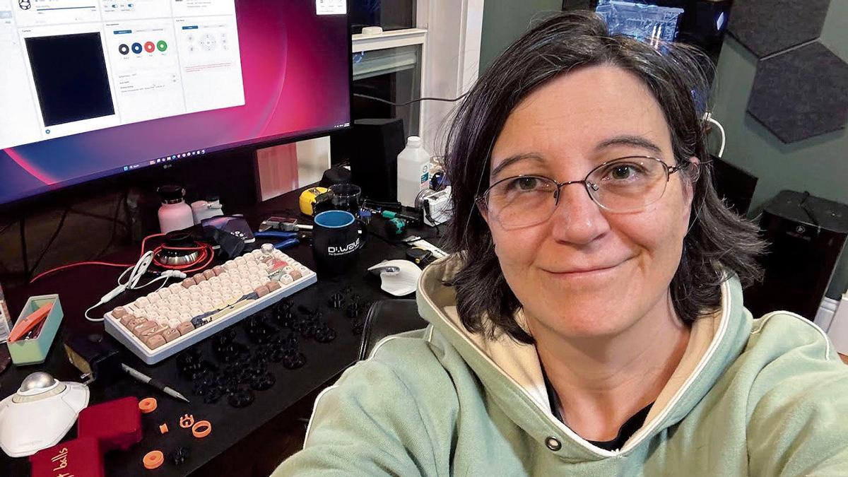 Antía Lamas, en su casa en Bainbridge Island, donde trabaja con múltiples equipos de Amazon distribuidos por todo el mundo