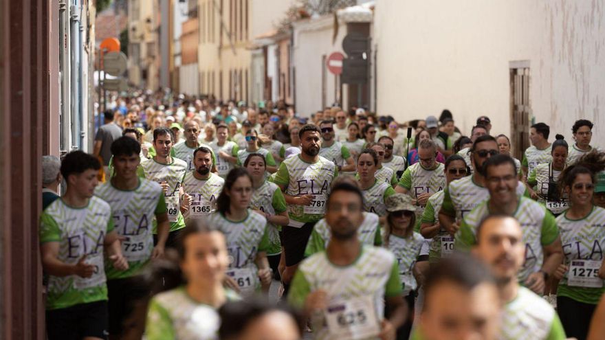 Un momento de la carrera celebrada ayer en La Laguna para apoyar a los pacientes con ELA y sus familias. | E.D.