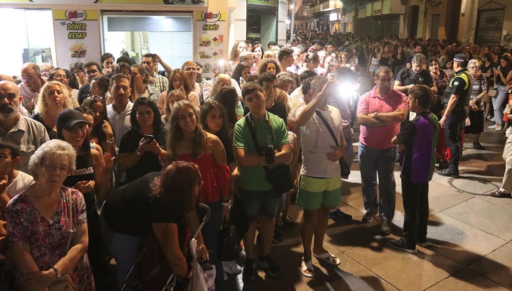 La imagen del Señor es trasladada en unas andas acompañado de la Banda de Zamarrilla, de cara a la procesión extraordinaria de este sábado