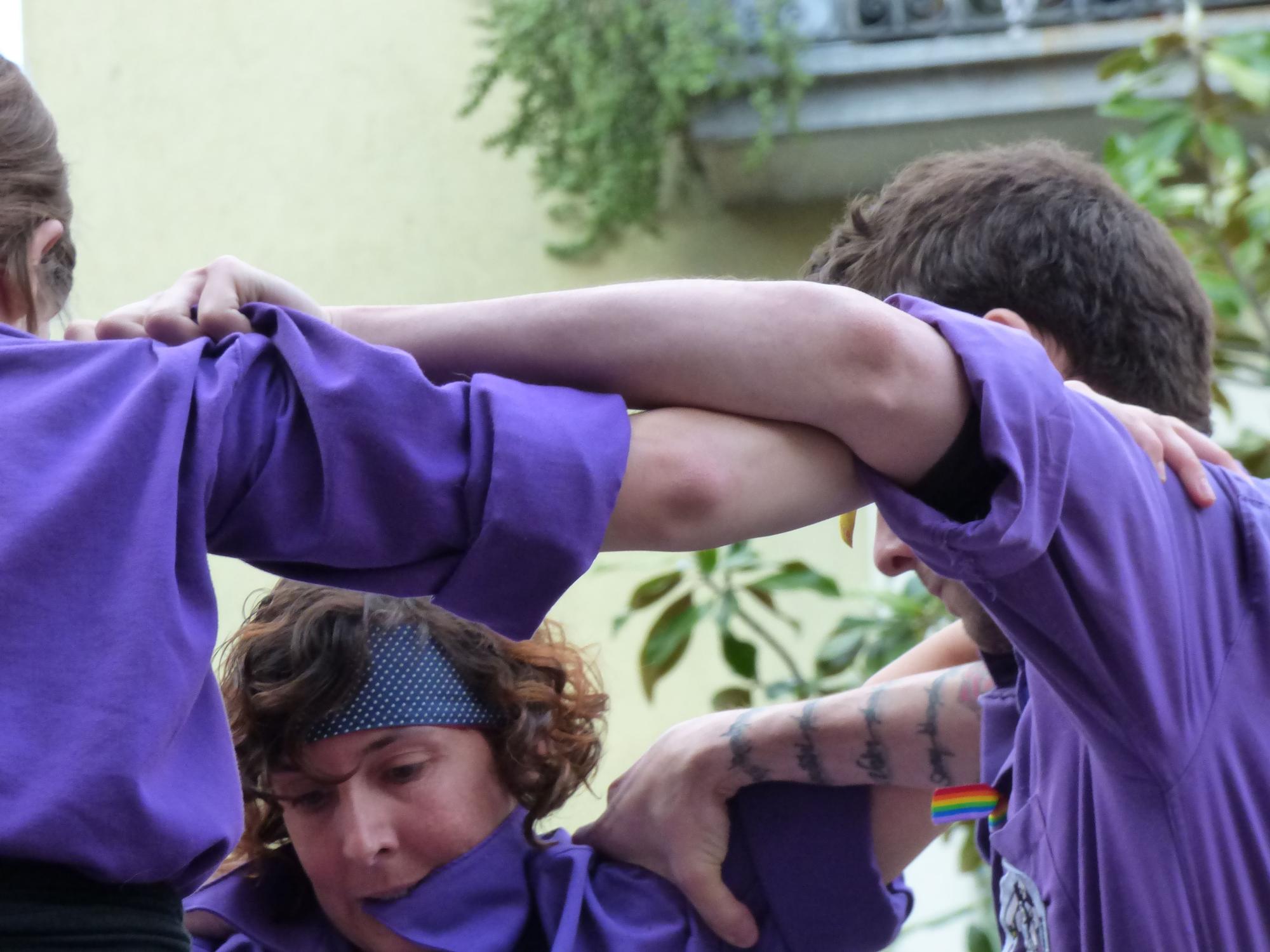 Els castellers de Figueres vesteixen la Monturiola