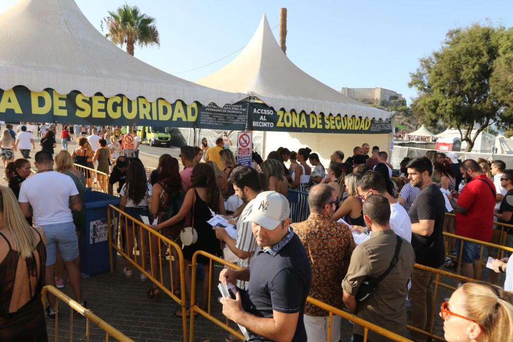 Gran expectación ante el único concierto de Jennifer Lopez en España. Se han formado largas colas hasta la apertura de las puertas del recinto del Marenostrum Castle Park, escenario del concierto.