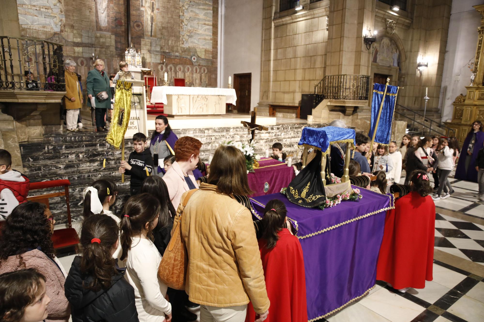 En imágenes: El Vía Crucis de los niños adelanta en San José la Semana Santa de Gijón