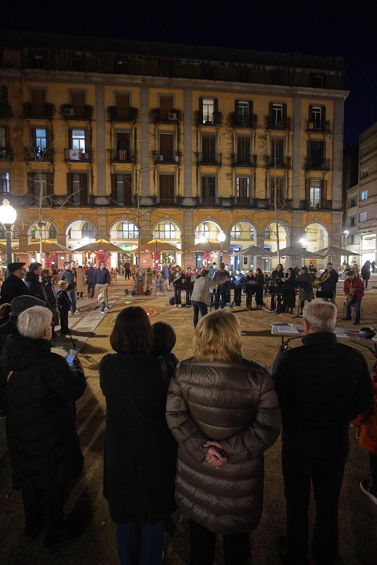 Les fotos de l'espectacle multisensorial "Cage Reload" a la plaça Independència de Girona