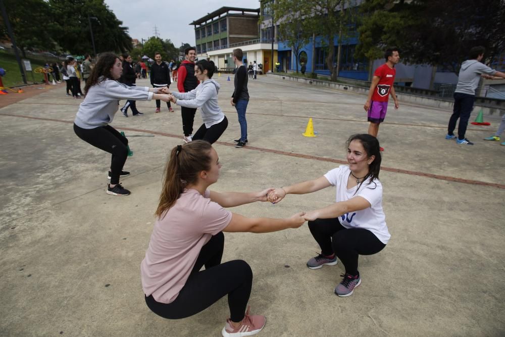 Los jóvenes salen a hacer educación física a la ca