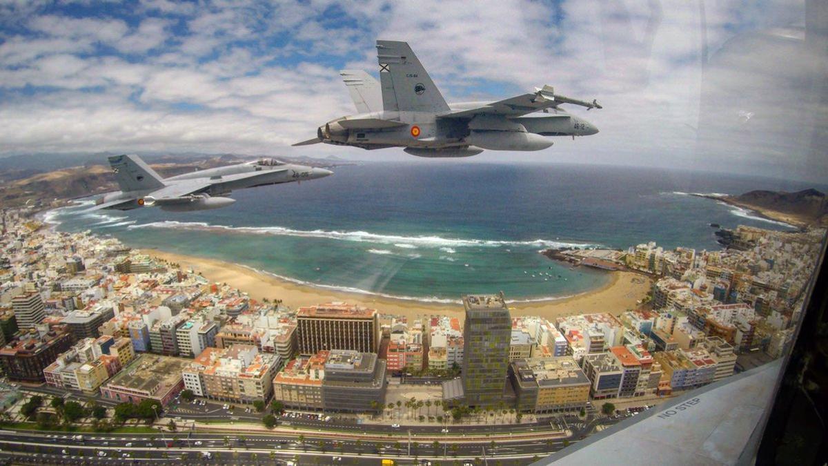 Cazas del Ejército sobrevuelan Las Palmas de Gran Canaria en el Día de las Fuerzas Armadas de años anteriores.