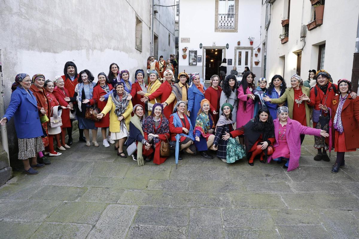 Maruxa e Coralia toman as rúas de Santiago neste luns de Entroido