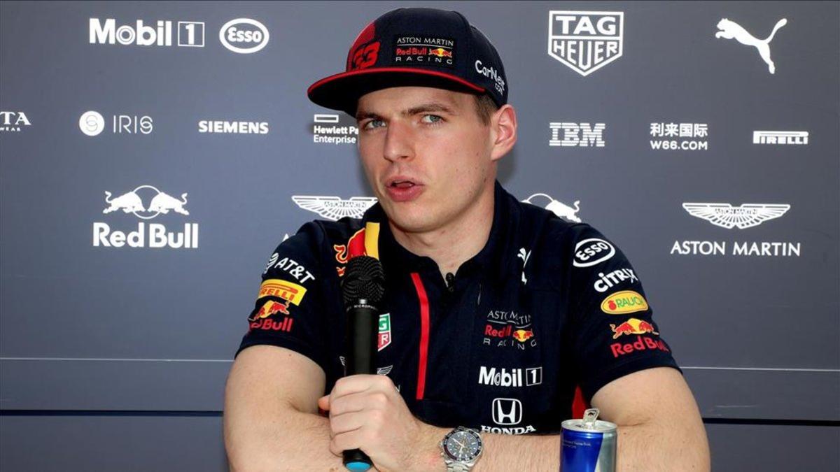 Max Verstappen compareciendo ante los medios en Melbourne.