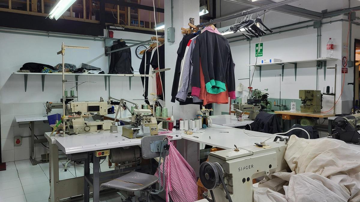 La cooperativa és a l'antic taller Tulleuda del carrer Nou de Valldaura