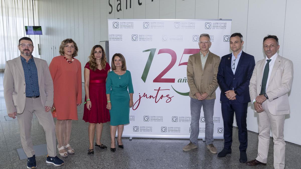 Autoridades y directivos del Colegio de Veterinarios celebraron el 125 aniversario de la corporación profesional.