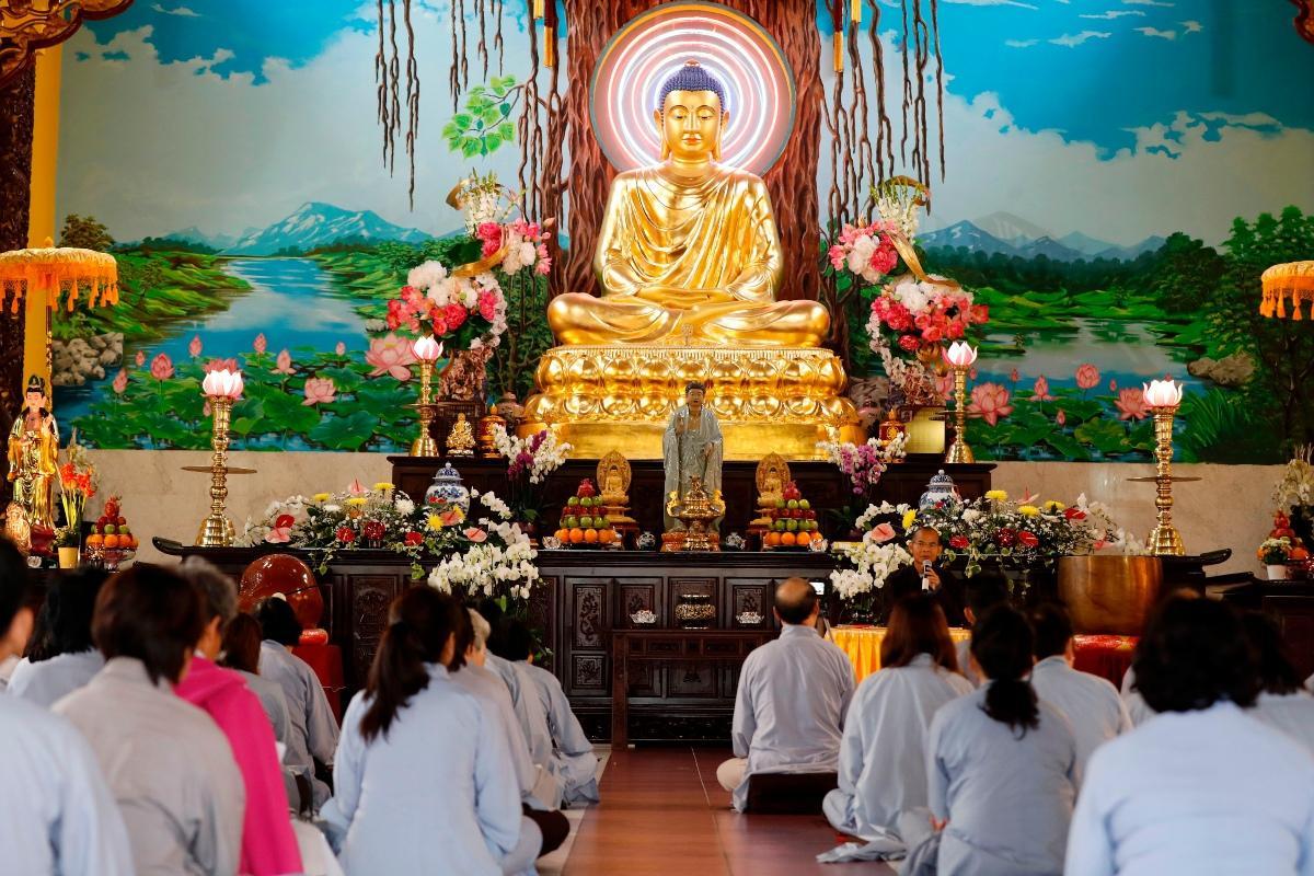 En la pagoda de Evry encontramos infinidad de estatuas de Buda.