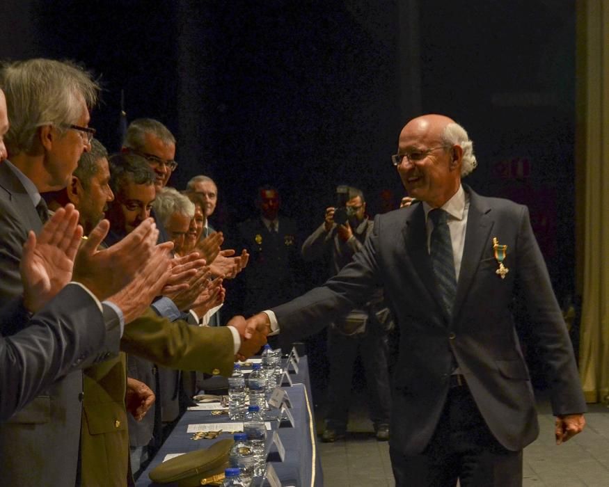 El acto institucional, en el Teatro Colón, ha sido presidido por el Delegado del Gobierno en Galicia.