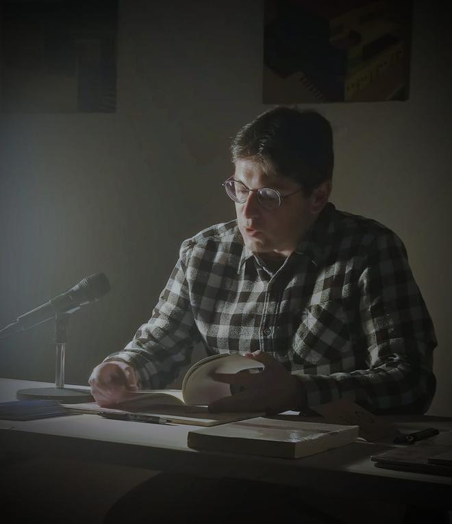 Manuel Valero, poeta: "La clave de una poesía sincera reside en traicionar la norma literaria establecida"