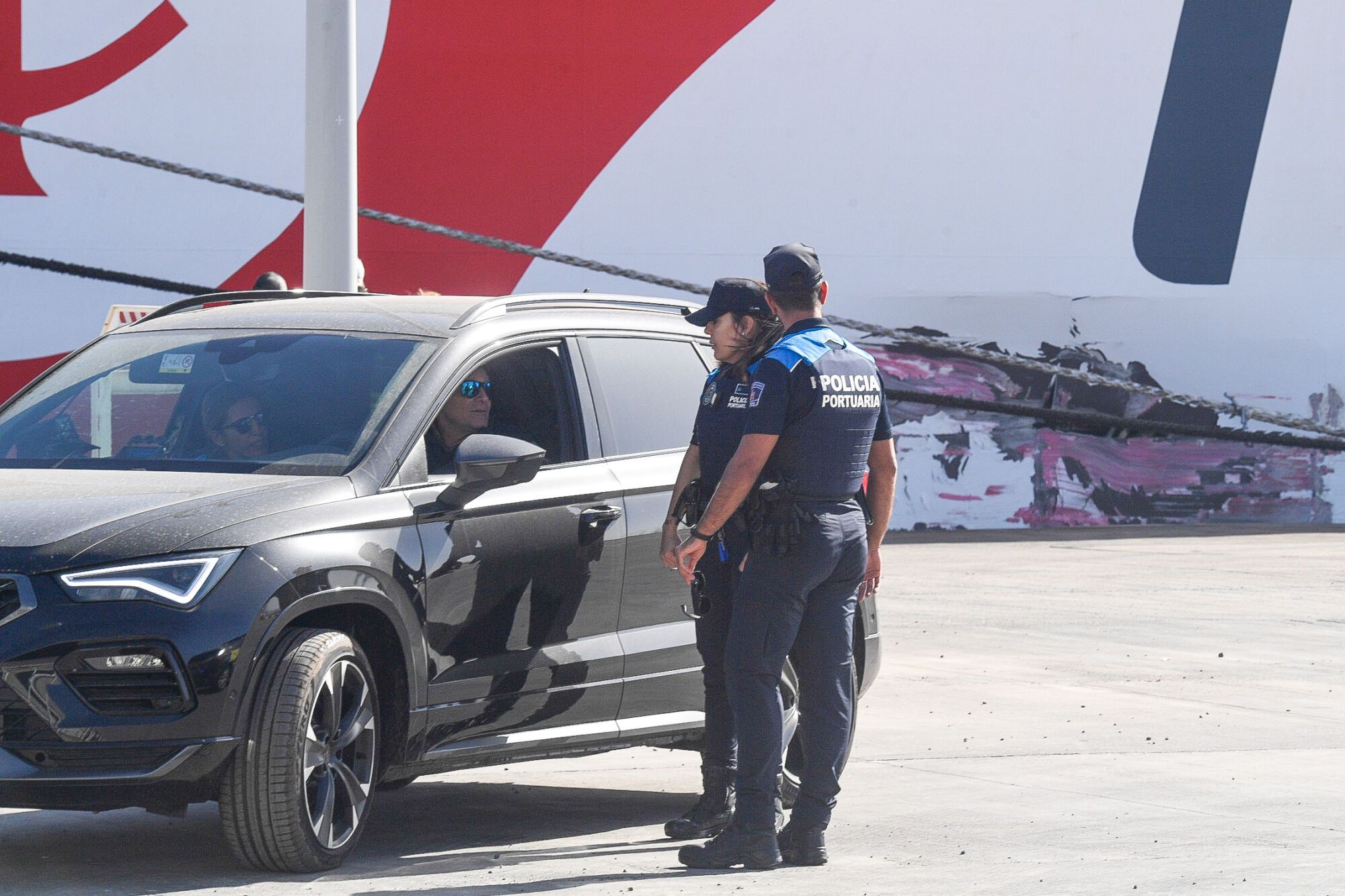 Un barco de Naviera Armas-Trasmediterránea impacta contra un muelle en el Puerto de Las Palmas