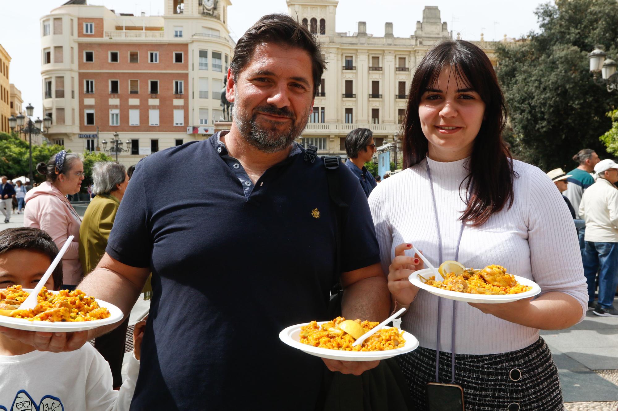 Alicante promociona su imagen en Córdoba con un arroz gigante