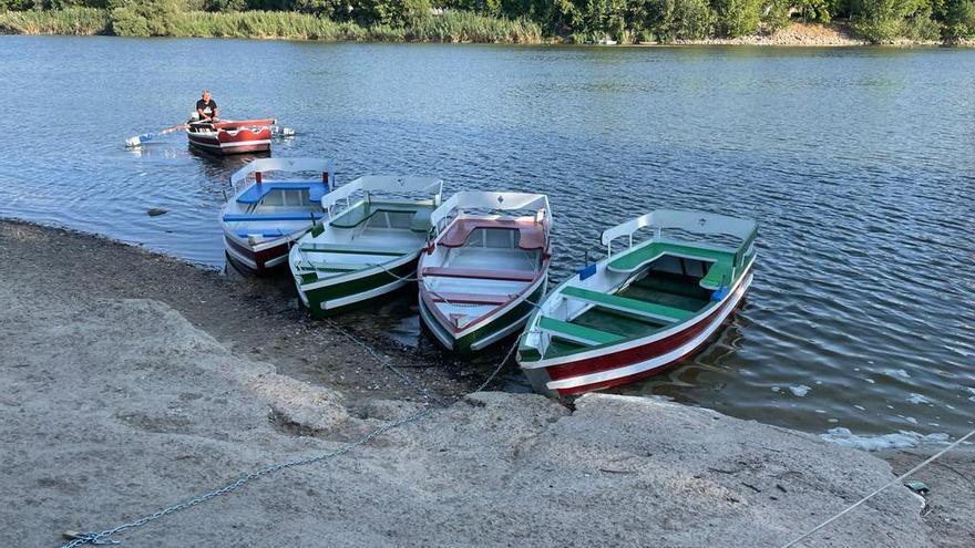 Nuevas barcas de colores para navegar por Olivares en Zamora