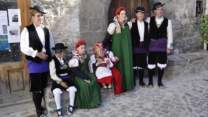 Exaltación del traje ansotano, en una imagen de archivo