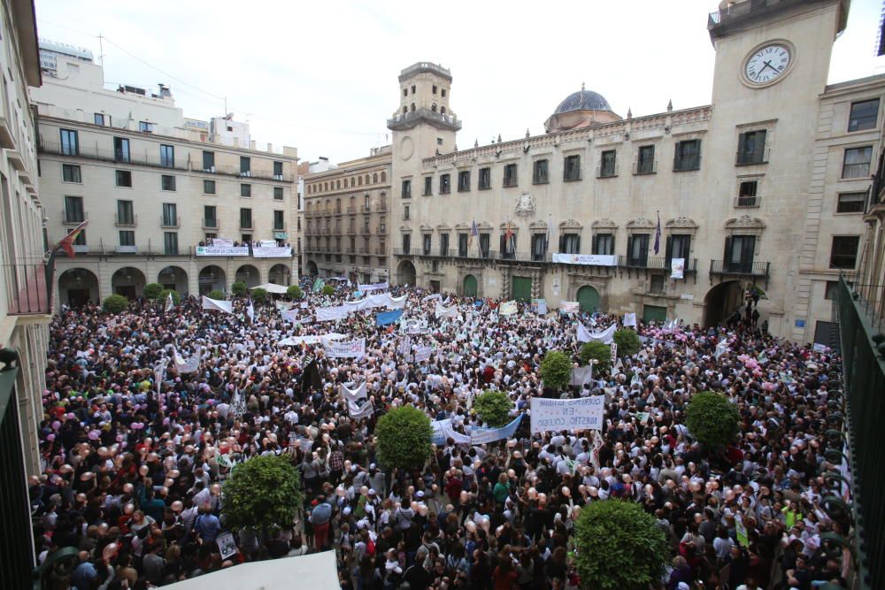 Manifestación en contra de los recortes de aulas en la enseñanza concertada