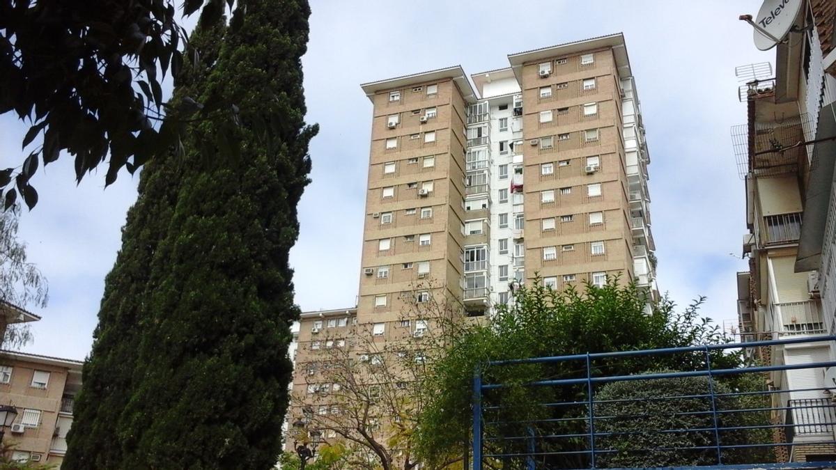 Archivo - Bloque de viviendas en Mairena del Aljarafe