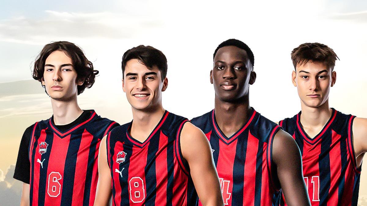 Savkov, el primero por la izquierda, y Limamuyaye, tercero por la izquierda, en una foto del Baskonia.