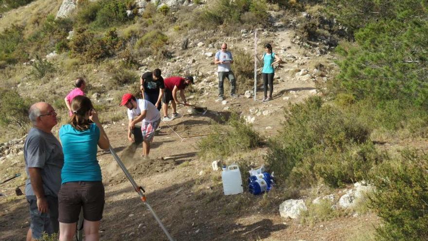 Imagen de los primeros trabajos en el yacimiento medieval del Castellar