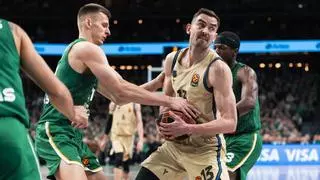 El Barça se hunde tras la lesión de Satoransky y Wright ilusiona a la afición