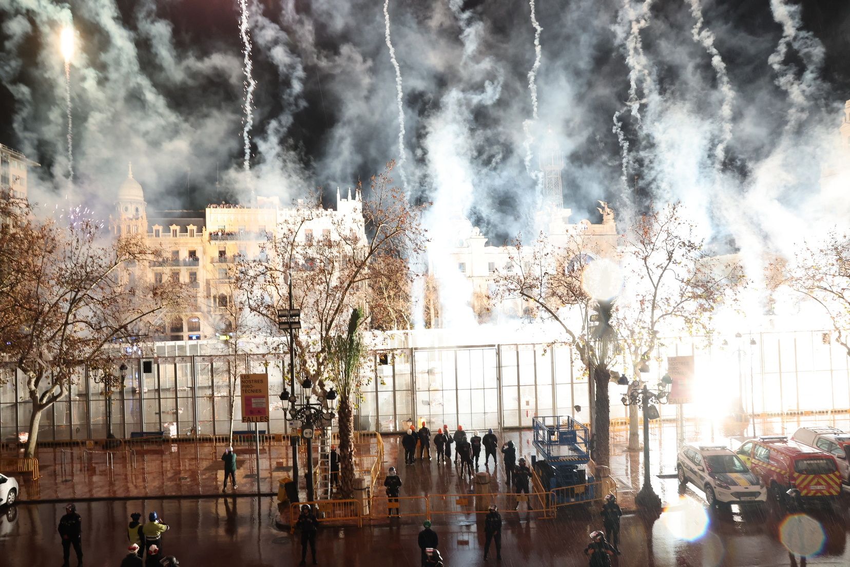 Así fue el castillo de Gironina la noche del sábado en las Fallas 2025