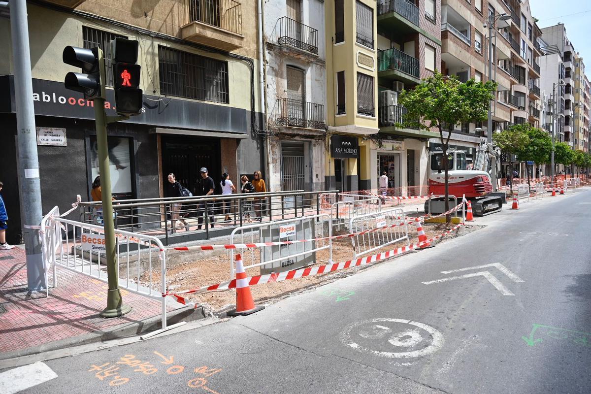 Obras de la zona de bajas emisiones en la calle Navarra.