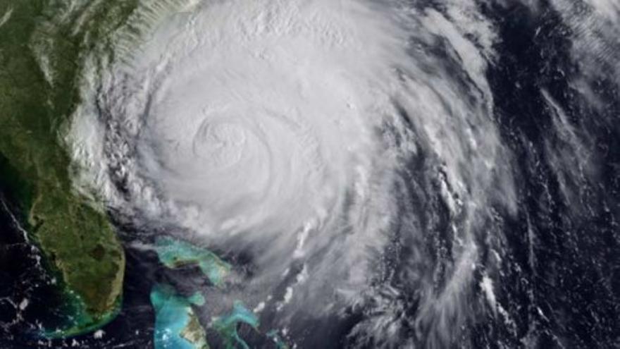 El huracán Irene amenaza la costa este de EEUU