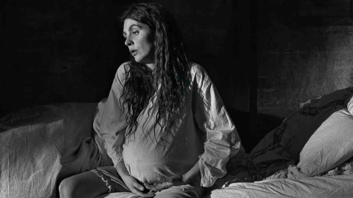 La actriz danesa Vic Carmen Sonne en la película 'La chica de la aguja'.