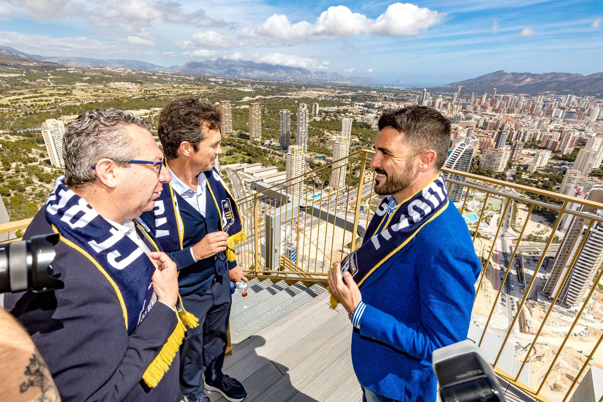 David Villa oficializa la compra del CF Benidorm en el edificio Intempo