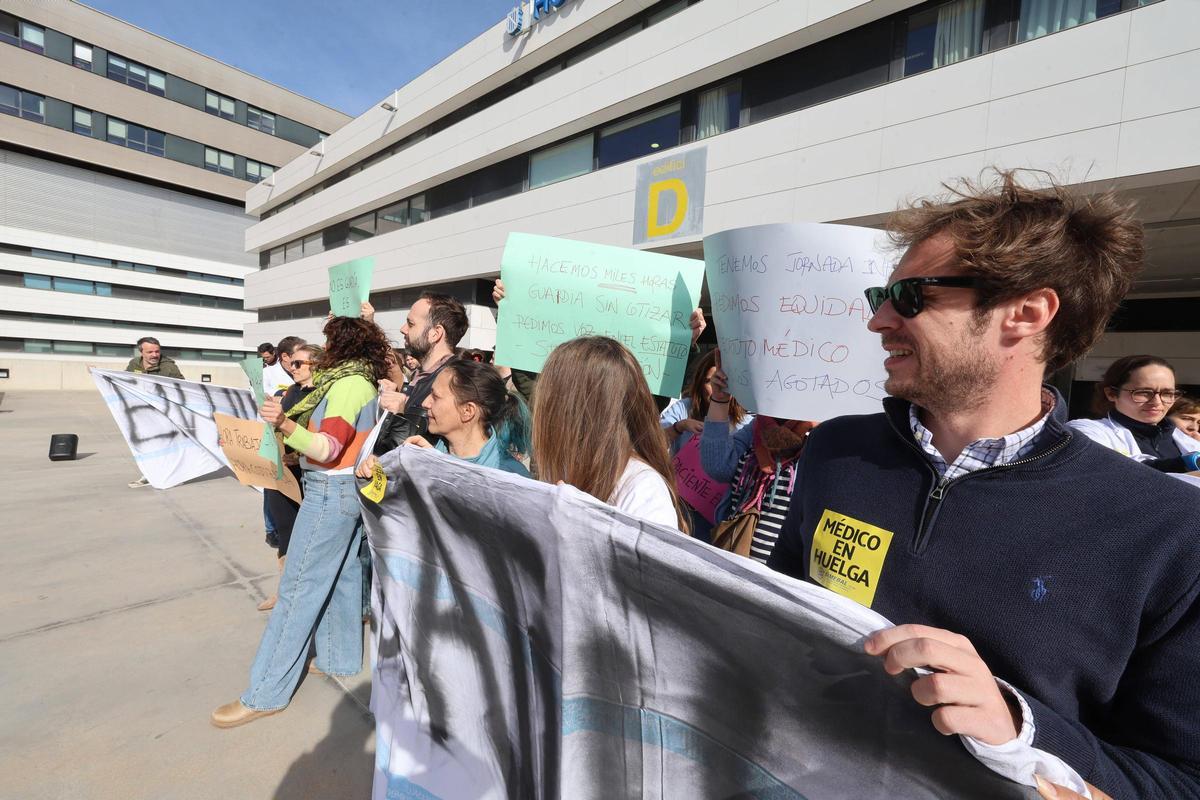 Todas las imágenes de la primera jornada de huelga de médicos en Ibiza