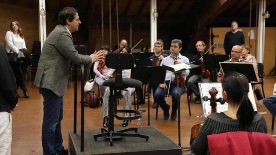 Bellido visita a la Orquesta de Córdoba y muestra su apoyo a la formación