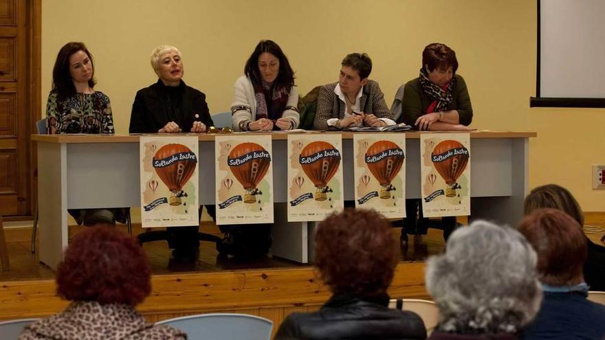 Cristina Remesal, Blanca Pantiga, Cintia Ordóñez, Tensi Carmona y Pilar Ruiz, en la presentación de la campaña &quot;Soltando lastre&quot; por la igualdad de hombres y mujeres.