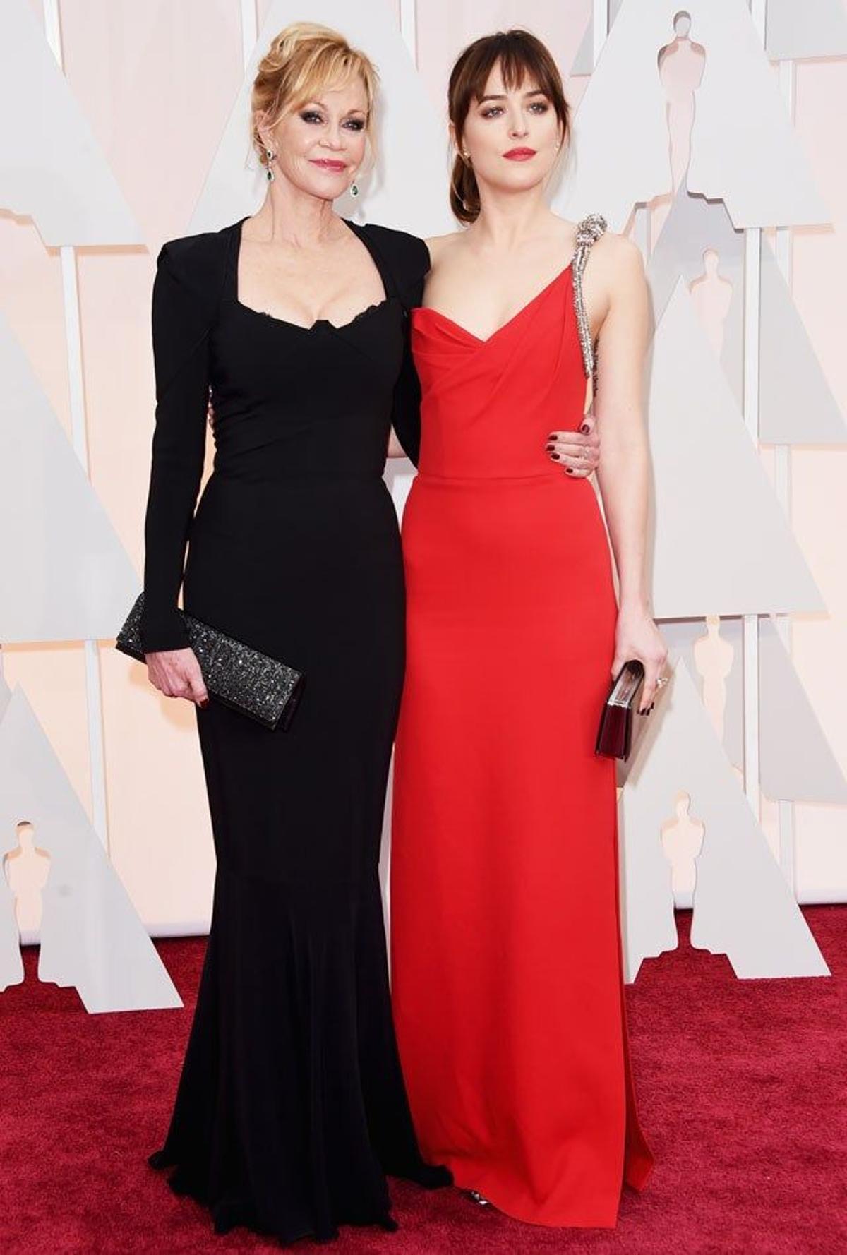 Melanie Griffith y Dakota Johnson en la alfombra roja de los Oscar 2015