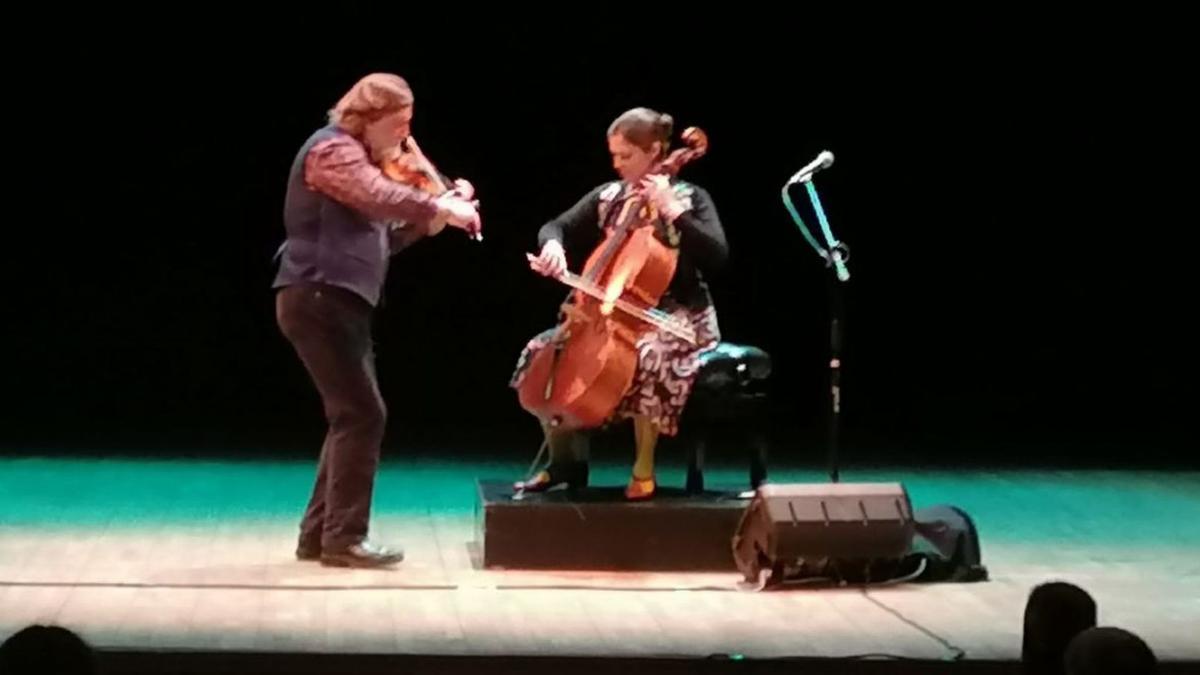 Lección magistral de violín y violonchelo en el Auditorio de Cangas
