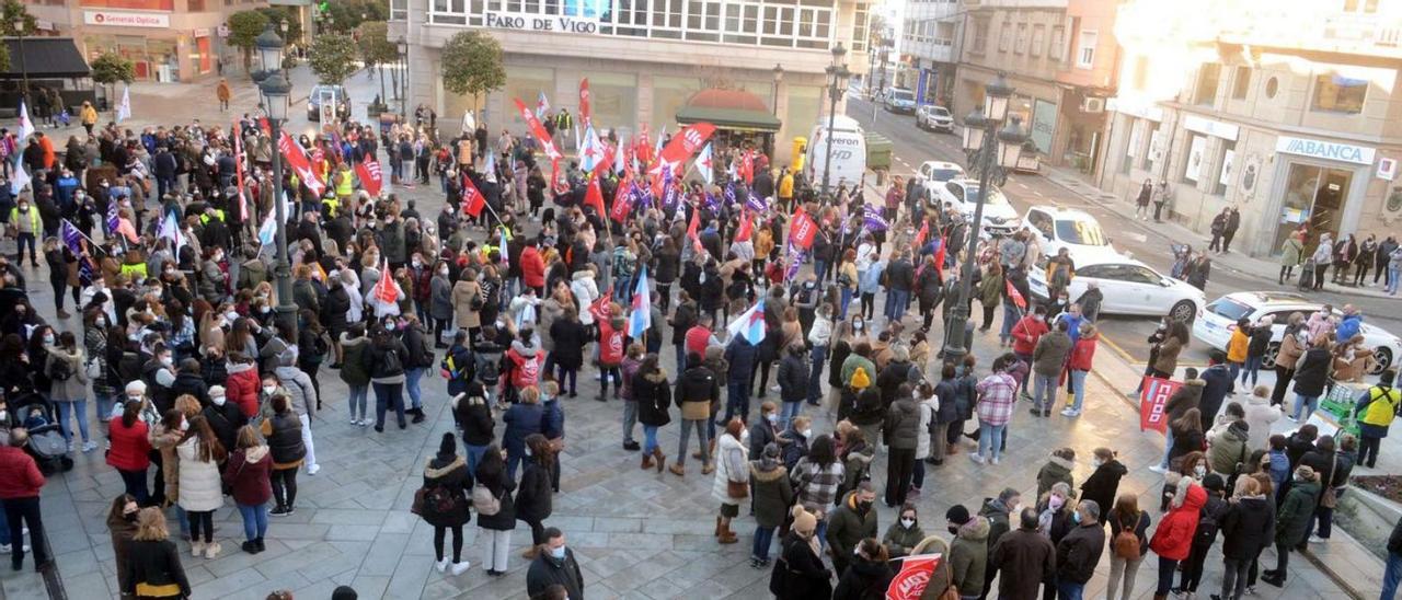 Un momento de la concentración de protesta del sector conservero celebrada ayer, en Vilagarcía.