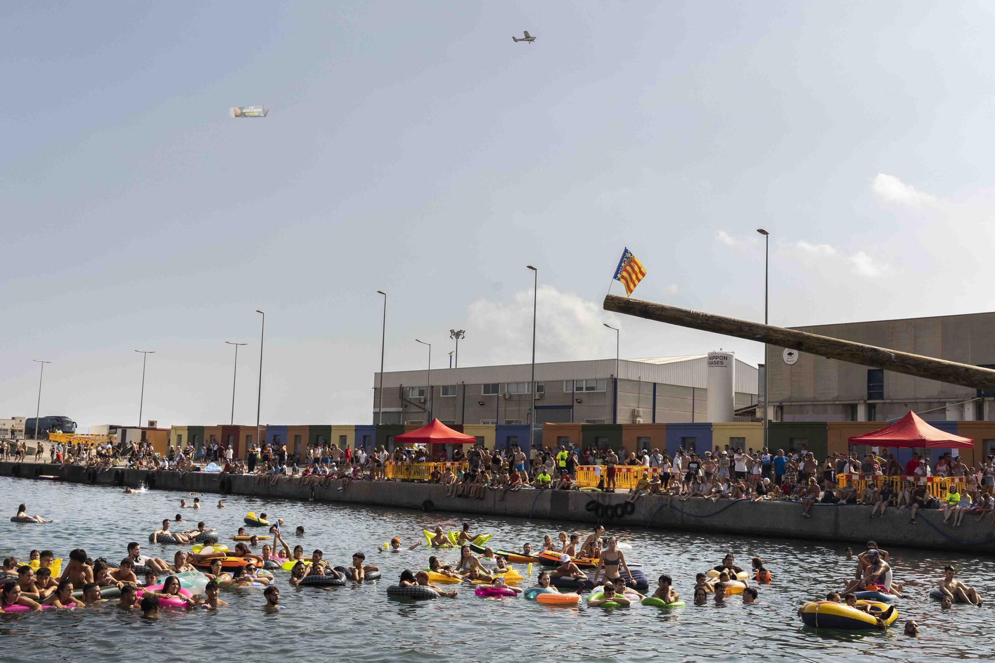 Las cucañas de Port de Sagunt: el palo engrasado