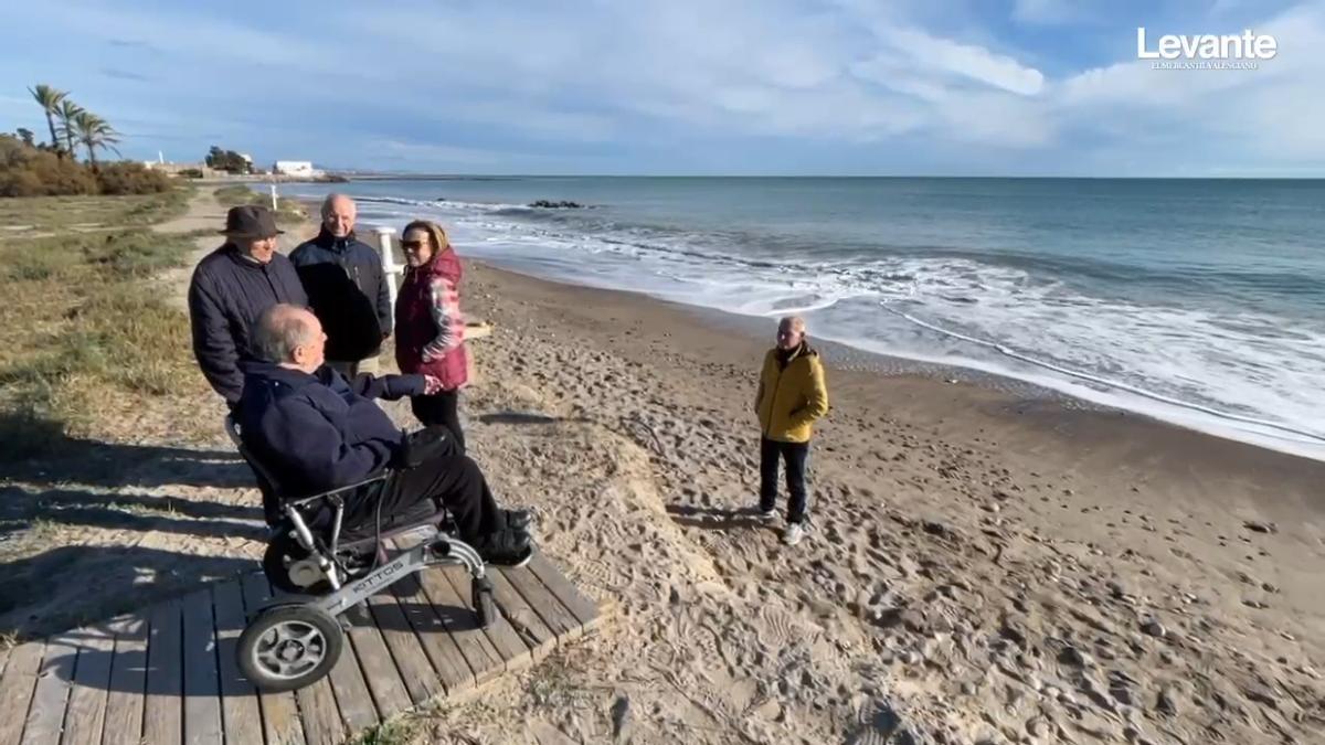 Vecinos de las playas del norte de Sagunt muestran su preocupación ante el avance del mar