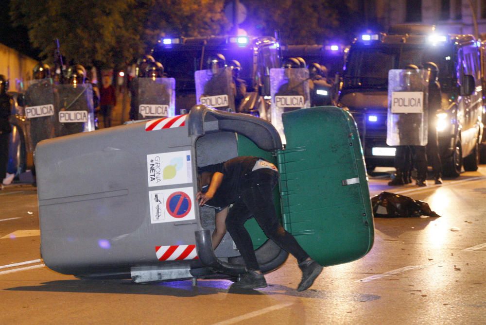 Galeria de fotos: Enfrontaments a Girona entre manifestants i policia