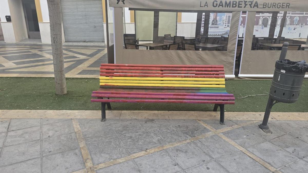 Estado del banco vandalizado este fin de semana.